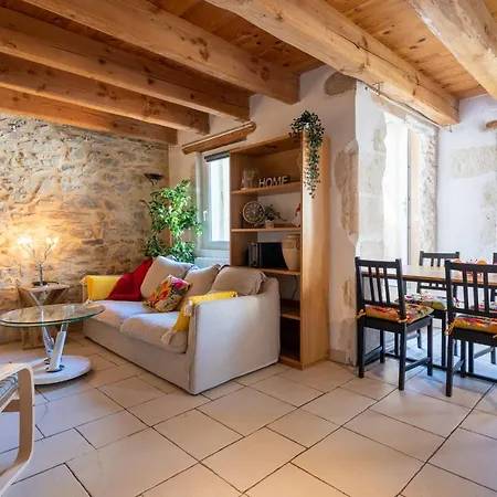 Le Pandora, Proche Tour Magne, Parking Et Terrasse Nîmes