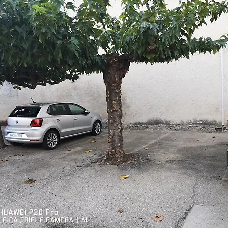 Le Pandora, Proche Tour Magne, Parking Et Terrasse * Nîmes